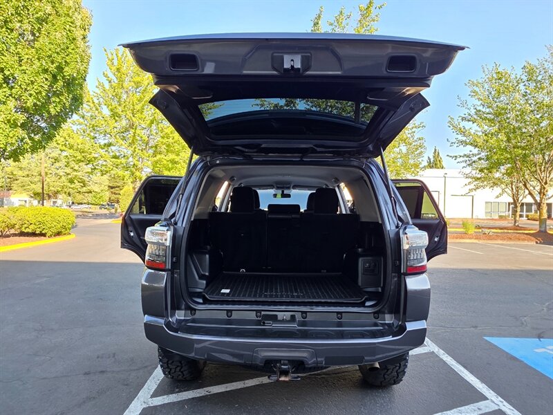 2015 Toyota 4Runner 4X4 / LIFTED / FUEL RIMS / NEW TIRES / PRINSU RACK / V6 4.0L / NAVi / REAR CAM / ZERO RUST / PRISTINE - Photo 20 - Portland, OR 97217