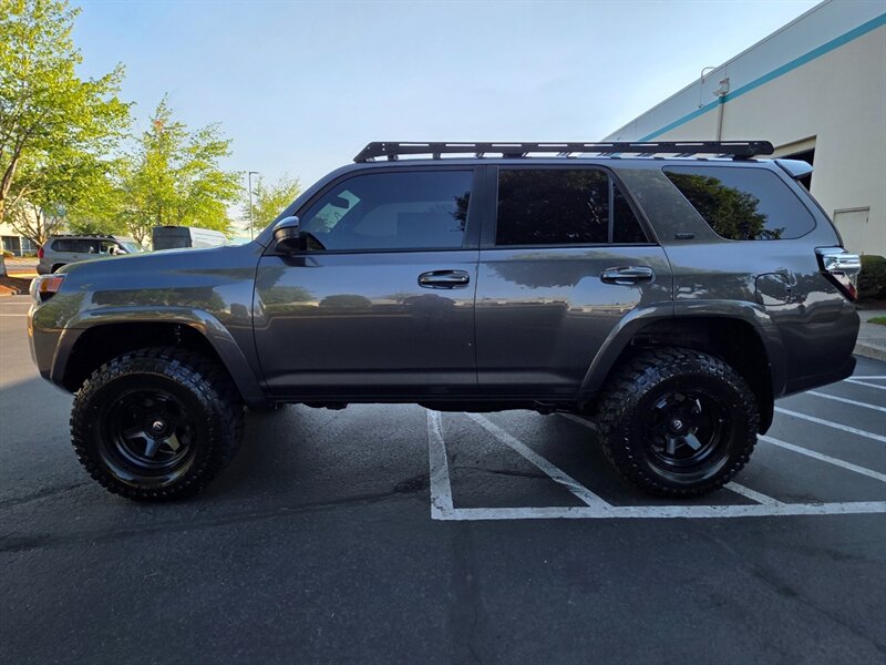 2015 Toyota 4Runner 4X4 / LIFTED / FUEL RIMS / NEW TIRES / PRINSU RACK / V6 4.0L / NAVi / REAR CAM / ZERO RUST / PRISTINE - Photo 4 - Portland, OR 97217