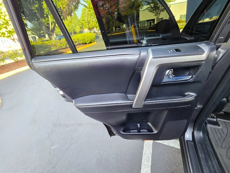 2015 Toyota 4Runner 4X4 / LIFTED / FUEL RIMS / NEW TIRES / PRINSU RACK / V6 4.0L / NAVi / REAR CAM / ZERO RUST / PRISTINE - Photo 46 - Portland, OR 97217