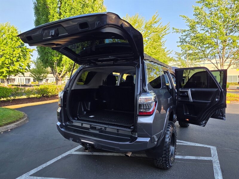 2015 Toyota 4Runner 4X4 / LIFTED / FUEL RIMS / NEW TIRES / PRINSU RACK / V6 4.0L / NAVi / REAR CAM / ZERO RUST / PRISTINE - Photo 28 - Portland, OR 97217