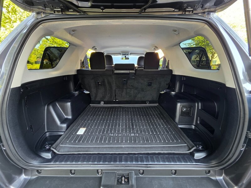 2015 Toyota 4Runner 4X4 / LIFTED / FUEL RIMS / NEW TIRES / PRINSU RACK / V6 4.0L / NAVi / REAR CAM / ZERO RUST / PRISTINE - Photo 30 - Portland, OR 97217