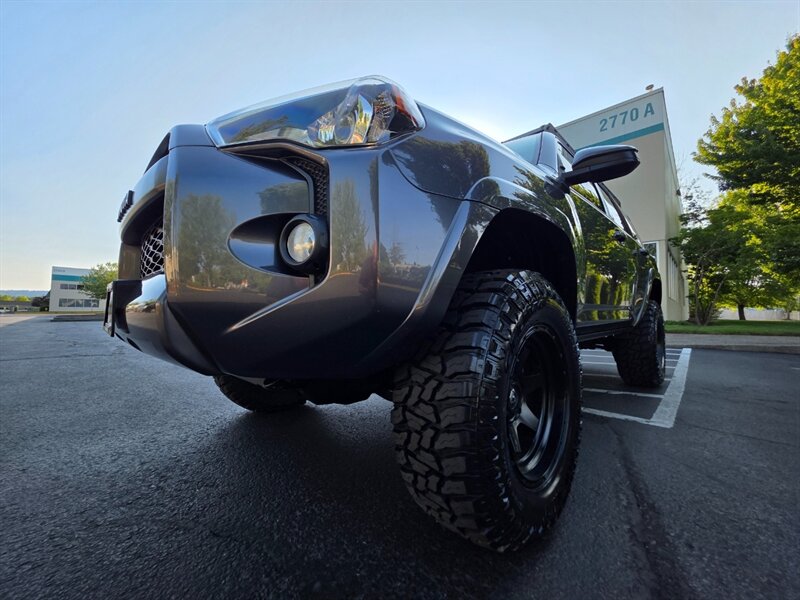 2015 Toyota 4Runner 4X4 / LIFTED / FUEL RIMS / NEW TIRES / PRINSU RACK / V6 4.0L / NAVi / REAR CAM / ZERO RUST / PRISTINE - Photo 10 - Portland, OR 97217