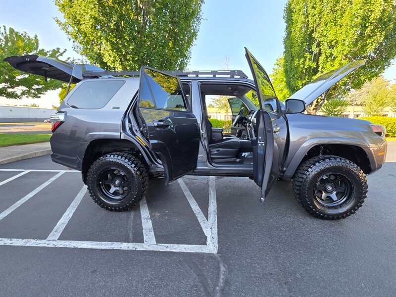 2015 Toyota 4Runner 4X4 / LIFTED / FUEL RIMS / NEW TIRES / PRINSU RACK / V6 4.0L / NAVi / REAR CAM / ZERO RUST / PRISTINE - Photo 22 - Portland, OR 97217