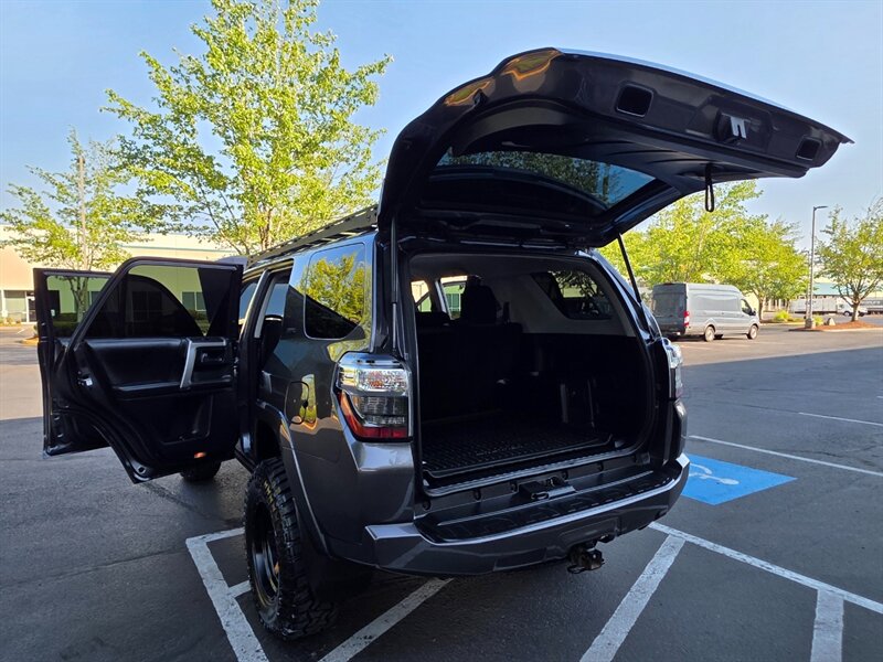 2015 Toyota 4Runner 4X4 / LIFTED / FUEL RIMS / NEW TIRES / PRINSU RACK / V6 4.0L / NAVi / REAR CAM / ZERO RUST / PRISTINE - Photo 27 - Portland, OR 97217