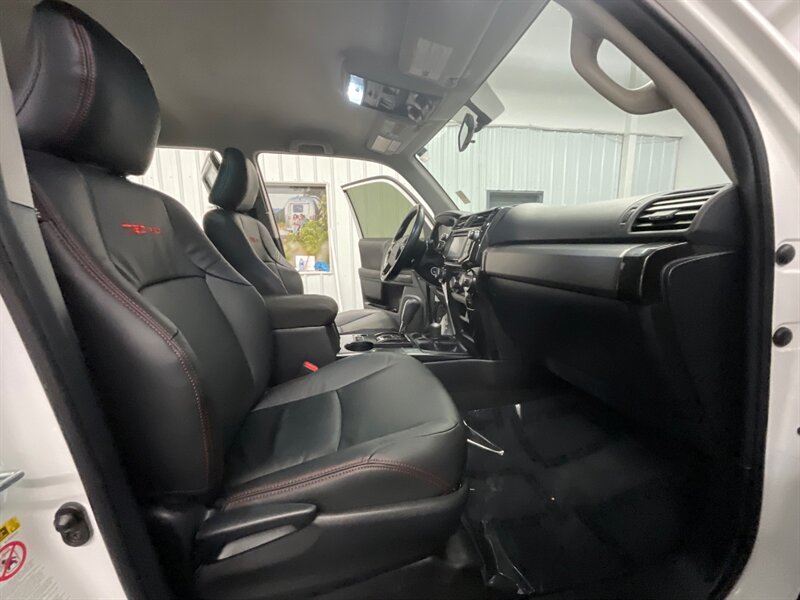 2014 Toyota 4Runner Trail TRD PRO UPGRADED LEATHER / 4X4 / LIFTED  TRD PRO LEATHER & HEATED SEATS / LIFTED w/ BRAND NEW BF GOODRICH TIRES - Photo 17 - Gladstone, OR 97027