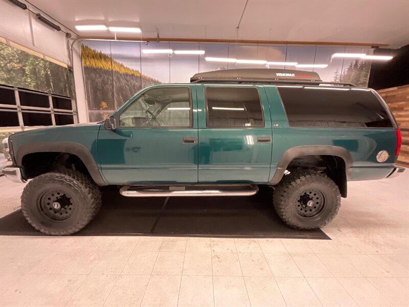 1997 Chevrolet Suburban 4dr K2500 4WD SUV / 3RD ROW SEAT / LIFTED  / 454 , 7.4L V8 , 3/4 TON / LIFTED w. 35 " TOYO MUD TIRES / 142,000 MILES - Photo 3 - Gladstone, OR 97027