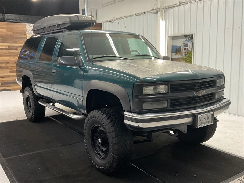 1997 Chevrolet Suburban 4dr K2500 4WD SUV / 3RD ROW SEAT / LIFTED  / 454 , 7.4L V8 , 3/4 TON / LIFTED w. 35 " TOYO MUD TIRES / 142,000 MILES - Photo 2 - Gladstone, OR 97027