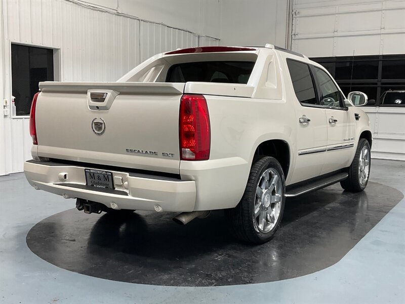 2007 Cadillac Escalade EXT Sport Utility Pickup AWD / 6.2L V8 / 111K MILE  / FULLY LOADED - Photo 7 - Gladstone, OR 97027