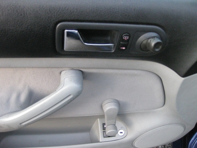 2001 Volkswagen Jetta GL/ 5-Speed manual/ 4-Dr Sedan - Photo 13 - Portland, OR 97217