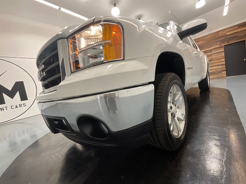 2007 GMC Sierra 1500 SLT Crew Cab 4X4 / 5.3L V8 / Leather / NEW TIRES  / LOCAL RUST FREE - Photo 52 - Gladstone, OR 97027