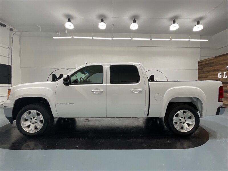 2007 GMC Sierra 1500 SLT Crew Cab 4X4 / 5.3L V8 / Leather / NEW TIRES  / LOCAL RUST FREE - Photo 3 - Gladstone, OR 97027