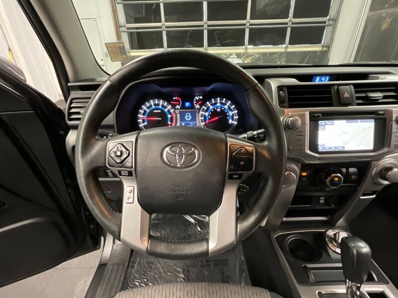 2017 Toyota 4Runner SR5 4X4 / 1-OWNER /   - Photo 31 - Gladstone, OR 97027