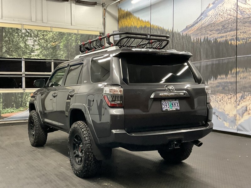 2017 Toyota 4Runner SR5 4X4 / 1-OWNER /   - Photo 8 - Gladstone, OR 97027