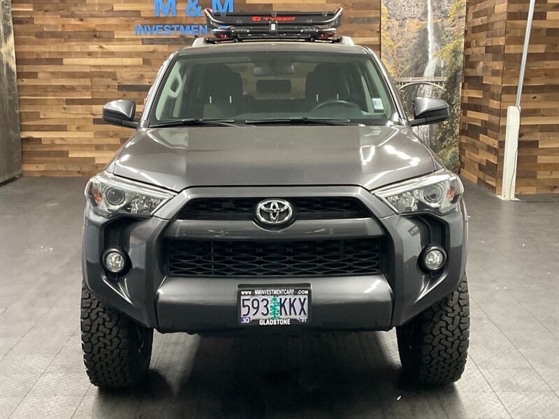 2017 Toyota 4Runner SR5 4X4 / 1-OWNER /   - Photo 5 - Gladstone, OR 97027