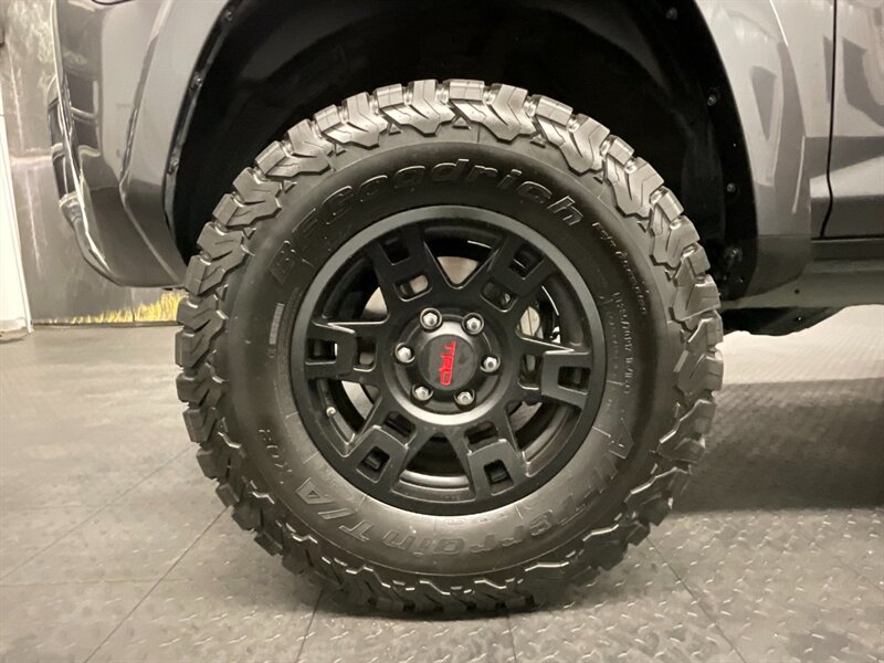 2017 Toyota 4Runner SR5 4X4 / 1-OWNER /   - Photo 22 - Gladstone, OR 97027