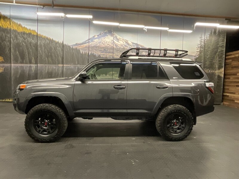 2017 Toyota 4Runner SR5 4X4 / 1-OWNER