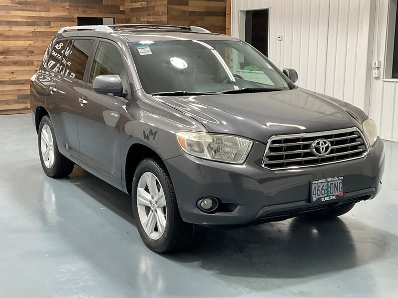 2008 Toyota Highlander Limited AWD / V6 / 3RD ROW SEAT / 1-OWNER  / Leather Heated Seats / Sunroof / Only 88K MILES - Photo 2 - Gladstone, OR 97027