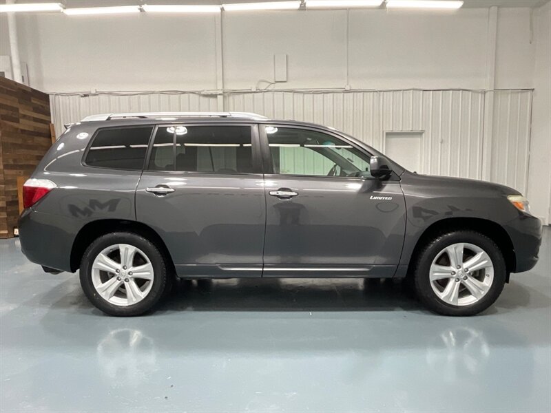 2008 Toyota Highlander Limited AWD / V6 / 3RD ROW SEAT / 1-OWNER  / Leather Heated Seats / Sunroof / Only 88K MILES - Photo 4 - Gladstone, OR 97027