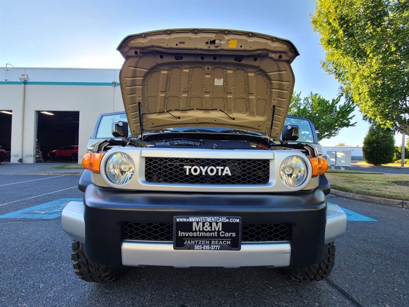 2012 Toyota FJ Cruiser 4X4 / V6 / E-LOCKER / NEW TIRES & LIFT /RARE COLOR  / REAR DIFFERENTIAL LOCK / LOCAL / RUST FREE / TOP SHAPE !! - Photo 25 - Portland, OR 97217