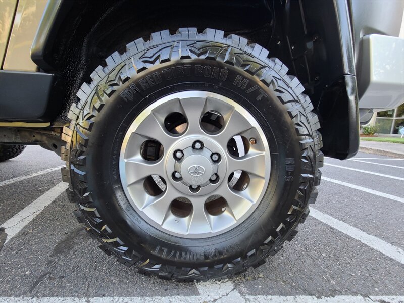 2012 Toyota FJ Cruiser 4X4 / V6 / E-LOCKER / NEW TIRES & LIFT /RARE COLOR  / REAR DIFFERENTIAL LOCK / LOCAL / RUST FREE / TOP SHAPE !! - Photo 49 - Portland, OR 97217