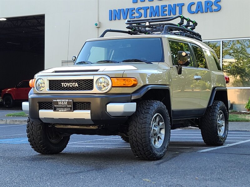 2012 Toyota FJ Cruiser 4X4 / V6 / E-LOCKER / NEW TIRES & LIFT /RARE COLOR  / REAR DIFFERENTIAL LOCK / LOCAL / RUST FREE / TOP SHAPE !! - Photo 1 - Portland, OR 97217