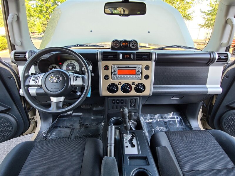 2012 Toyota FJ Cruiser 4X4 / V6 / E-LOCKER / NEW TIRES & LIFT /RARE COLOR  / REAR DIFFERENTIAL LOCK / LOCAL / RUST FREE / TOP SHAPE !! - Photo 18 - Portland, OR 97217