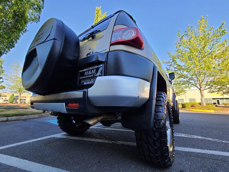 2012 Toyota FJ Cruiser 4X4 / V6 / E-LOCKER / NEW TIRES & LIFT /RARE COLOR  / REAR DIFFERENTIAL LOCK / LOCAL / RUST FREE / TOP SHAPE !! - Photo 12 - Portland, OR 97217