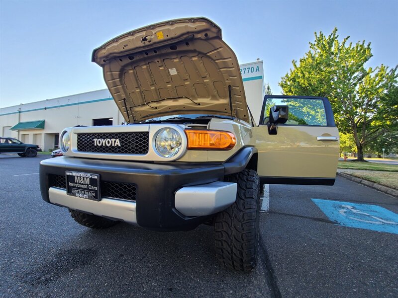 2012 Toyota FJ Cruiser 4X4 / V6 / E-LOCKER / NEW TIRES & LIFT /RARE COLOR  / REAR DIFFERENTIAL LOCK / LOCAL / RUST FREE / TOP SHAPE !! - Photo 26 - Portland, OR 97217