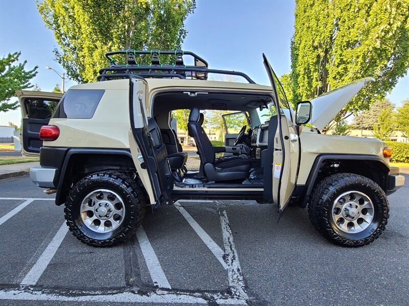 2012 Toyota FJ Cruiser 4X4 / V6 / E-LOCKER / NEW TIRES & LIFT /RARE COLOR  / REAR DIFFERENTIAL LOCK / LOCAL / RUST FREE / TOP SHAPE !! - Photo 24 - Portland, OR 97217