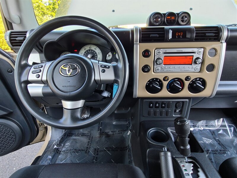 2012 Toyota FJ Cruiser 4X4 / V6 / E-LOCKER / NEW TIRES & LIFT /RARE COLOR  / REAR DIFFERENTIAL LOCK / LOCAL / RUST FREE / TOP SHAPE !! - Photo 32 - Portland, OR 97217