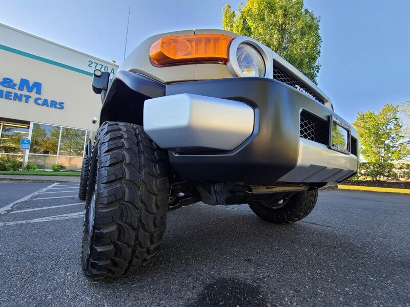 2012 Toyota FJ Cruiser 4X4 / V6 / E-LOCKER / NEW TIRES & LIFT /RARE COLOR  / REAR DIFFERENTIAL LOCK / LOCAL / RUST FREE / TOP SHAPE !! - Photo 10 - Portland, OR 97217