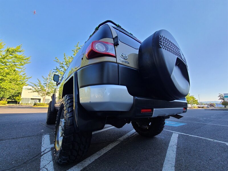 2012 Toyota FJ Cruiser 4X4 / V6 / E-LOCKER / NEW TIRES & LIFT /RARE COLOR  / REAR DIFFERENTIAL LOCK / LOCAL / RUST FREE / TOP SHAPE !! - Photo 11 - Portland, OR 97217