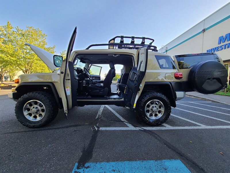 2012 Toyota FJ Cruiser 4X4 / V6 / E-LOCKER / NEW TIRES & LIFT /RARE COLOR  / REAR DIFFERENTIAL LOCK / LOCAL / RUST FREE / TOP SHAPE !! - Photo 23 - Portland, OR 97217