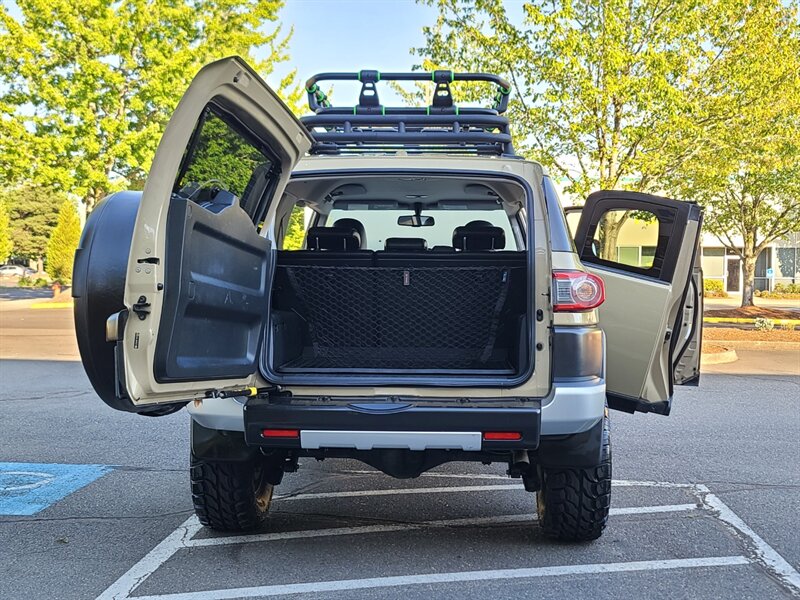 2012 Toyota FJ Cruiser 4X4 / V6 / E-LOCKER / NEW TIRES & LIFT /RARE COLOR  / REAR DIFFERENTIAL LOCK / LOCAL / RUST FREE / TOP SHAPE !! - Photo 22 - Portland, OR 97217