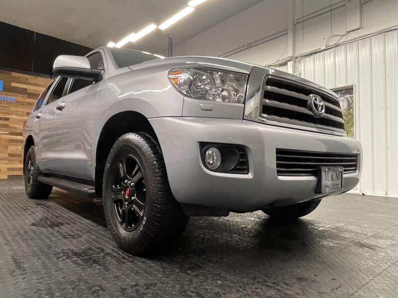 2014 Toyota Sequoia SR5 PREMIUM 4X4 / LEATHER HEATED / 1-OWNER  LOCAL SUV / LEATHER / SUNROOF / CAMERA / BLACK WHEELS / SHARP & CLEAN - Photo 10 - Gladstone, OR 97027