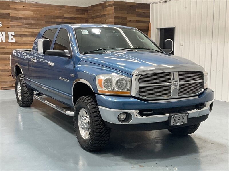 2006 Dodge Ram 1500 SLT MEGACAB 4X4 / 5.7L V8 / 1-OWNER LOCAL  / ZERO RUST / LOW MILES - Photo 2 - Gladstone, OR 97027