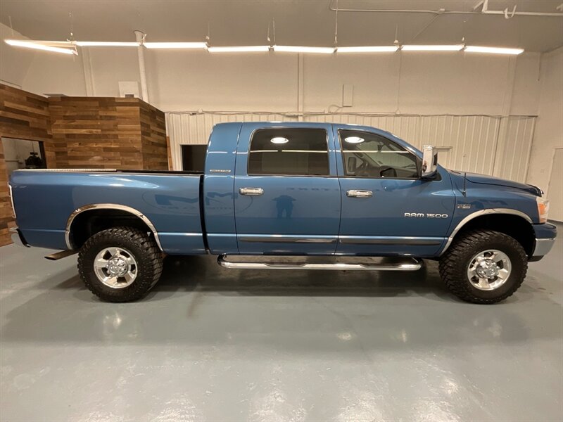 2006 Dodge Ram 1500 SLT MEGACAB 4X4 / 5.7L V8 / 1-OWNER LOCAL  / ZERO RUST / LOW MILES - Photo 4 - Gladstone, OR 97027