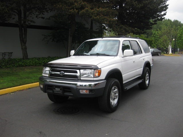 1999 Toyota 4Runner SR5/ 4WD/ Moonroof/ 6Cyl   - Photo 1 - Portland, OR 97217