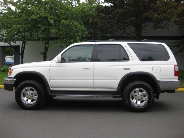 1999 Toyota 4Runner SR5/ 4WD/ Moonroof/ 6Cyl   - Photo 2 - Portland, OR 97217