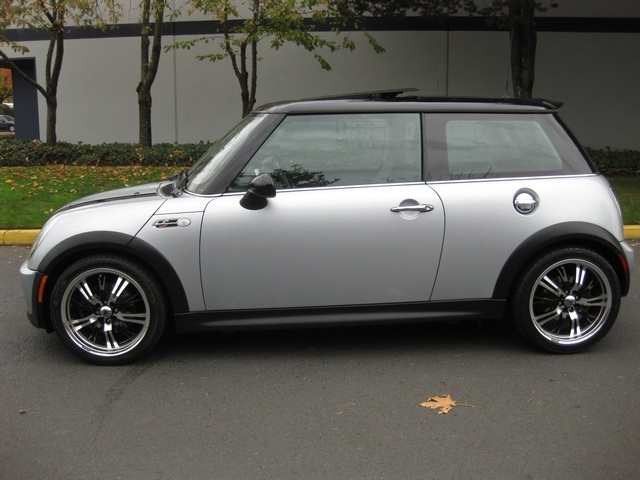 2003 MINI Cooper S 4Cyl Super Charged / 6-Speed manual / Pano Roof   - Photo 2 - Portland, OR 97217