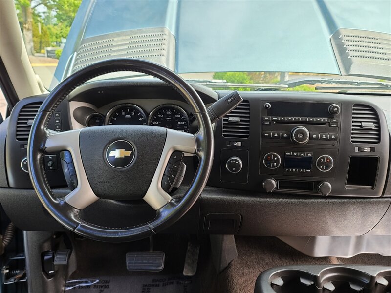 2007 Chevrolet Silverado 3500 HD LT Z71 / 4X4 / DUALLY / 6.6L DURAMAX DIESL /  ALLISON TRANSMISSION / LONG BED / 1-TON / 101K miles - Photo 19 - Portland, OR 97217