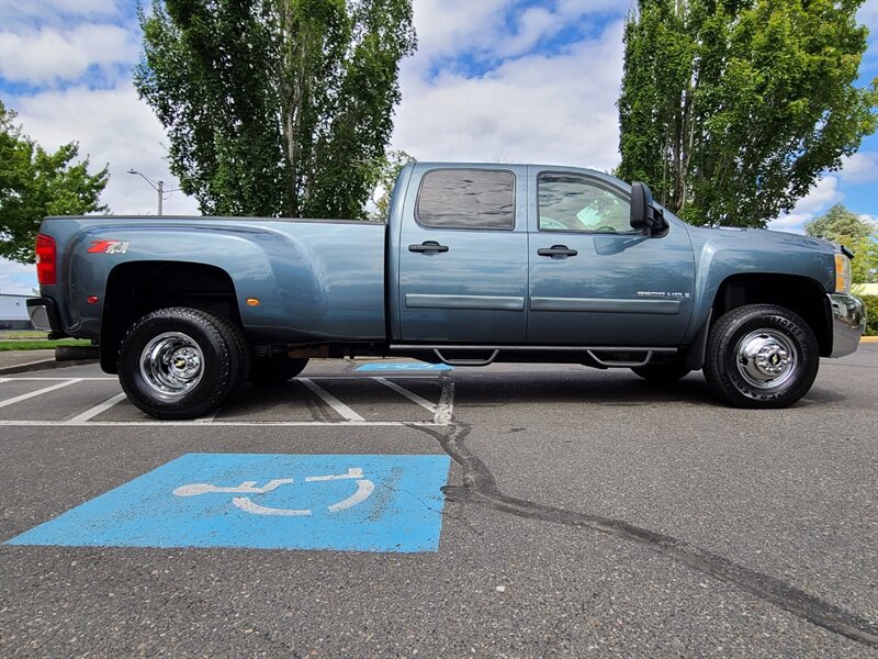 2007 Chevrolet Silverado 3500 HD LT Z71 / 4X4 / DUALLY / 6.6L DURAMAX DIESL /  ALLISON TRANSMISSION / LONG BED / 1-TON / 101K miles - Photo 4 - Portland, OR 97217