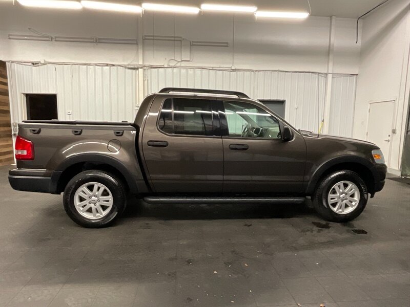 2007 Ford Explorer Sport Trac XLT Sport Utility Pickup 4X4 /  ONLY 88,000 MILES   - Photo 4 - Gladstone, OR 97027