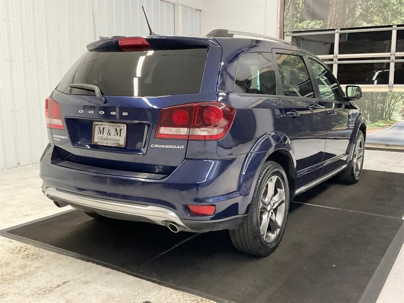 2017 Dodge Journey Crossroad Plus AWD / 3.6L V6 / 3RD ROW SEAT  / Leather & Heated Seats / Remote Start / 8.4 " Touch Screen / 75,000 MILES - Photo 7 - Gladstone, OR 97027