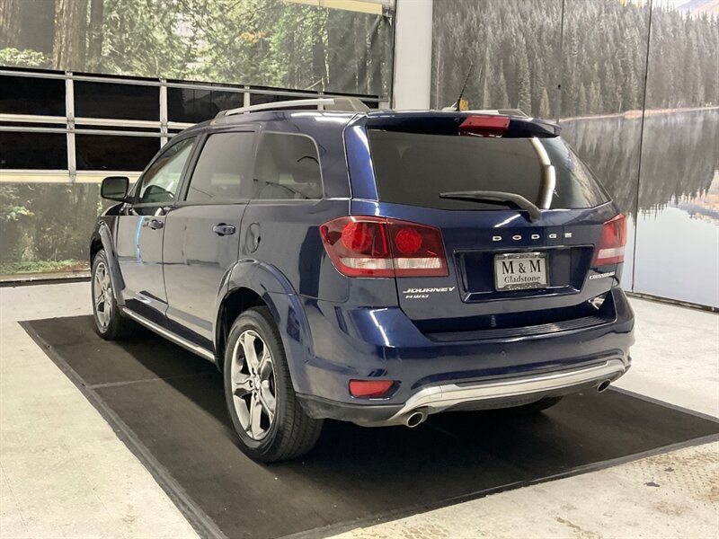 2017 Dodge Journey Crossroad Plus AWD / 3.6L V6 / 3RD ROW SEAT  / Leather & Heated Seats / Remote Start / 8.4 " Touch Screen / 75,000 MILES - Photo 8 - Gladstone, OR 97027