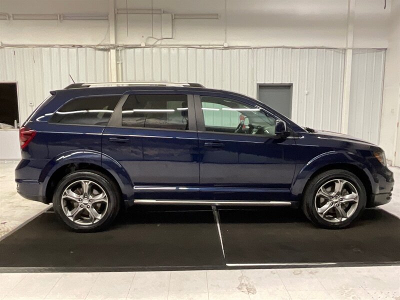 2017 Dodge Journey Crossroad Plus AWD / 3.6L V6 / 3RD ROW SEAT  / Leather & Heated Seats / Remote Start / 8.4 " Touch Screen / 75,000 MILES - Photo 4 - Gladstone, OR 97027