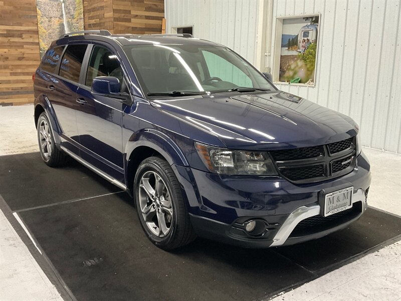 2017 Dodge Journey Crossroad Plus AWD / 3.6L V6 / 3RD ROW SEAT  / Leather & Heated Seats / Remote Start / 8.4 " Touch Screen / 75,000 MILES - Photo 2 - Gladstone, OR 97027