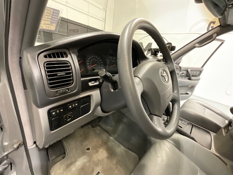 2001 Toyota Land Cruiser Sport Utility 4X4 / 4.7L V8 / NEW WHEELS TIRES / ZERO RUST / TIMING BELT SERVICE ALREADY DONE/Leather Heated Seats - Photo 35 - Gladstone, OR 97027
