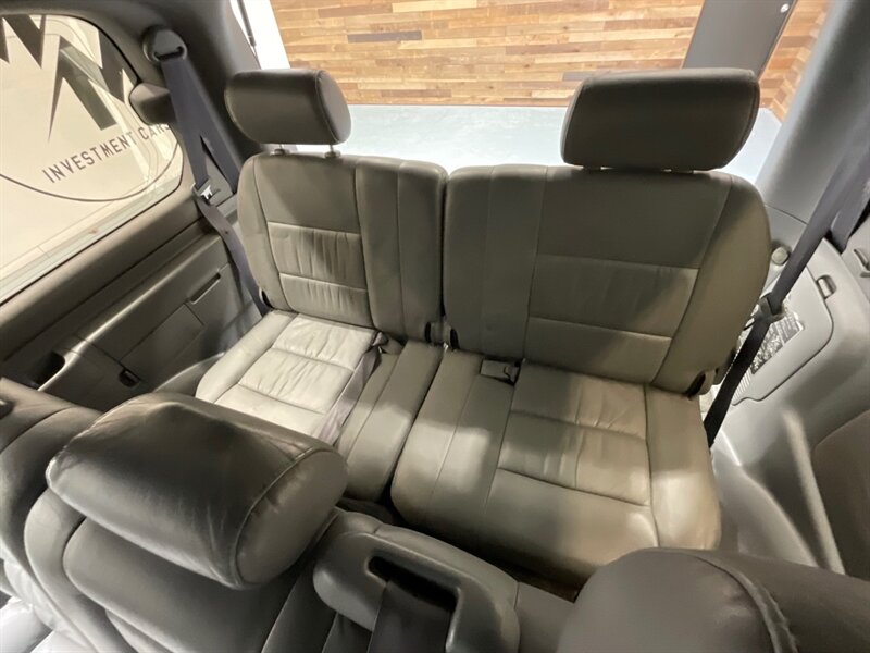 2001 Toyota Land Cruiser Sport Utility 4X4 / 4.7L V8 / NEW WHEELS TIRES / ZERO RUST / TIMING BELT SERVICE ALREADY DONE/Leather Heated Seats - Photo 39 - Gladstone, OR 97027