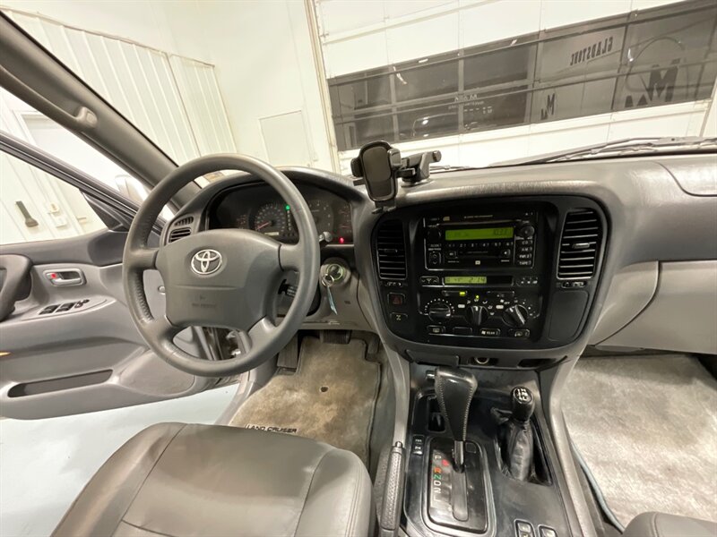 2001 Toyota Land Cruiser Sport Utility 4X4 / 4.7L V8 / NEW WHEELS TIRES / ZERO RUST / TIMING BELT SERVICE ALREADY DONE/Leather Heated Seats - Photo 15 - Gladstone, OR 97027